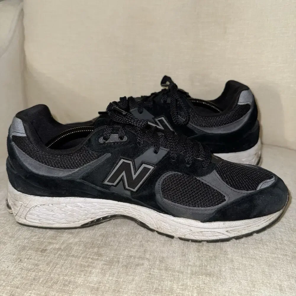 Mens New Balance 2002R Black Gunmetal Sneakers Athletic Shoes Size 11.5 EUC